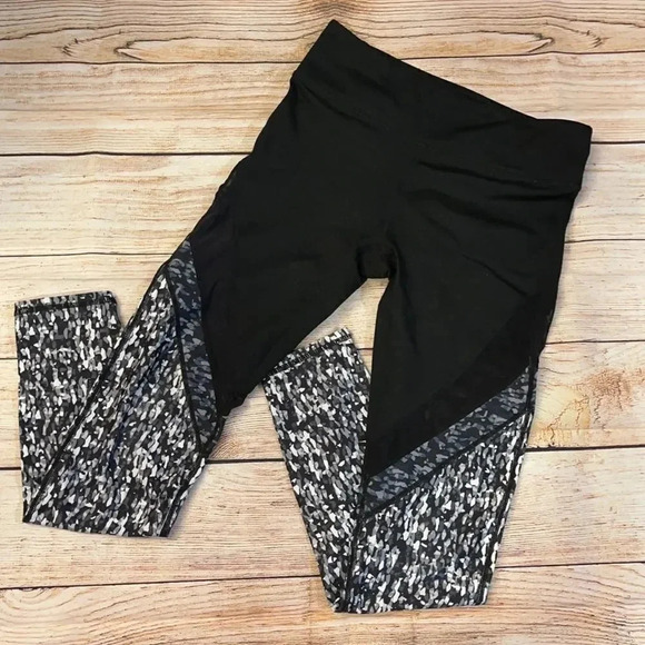 Fabletics Mid Rise Mesh Powerhold leggings Size S - Picture 2 of 7
